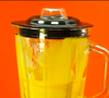 Comece batendo os ingredientes em um liquidificador, incluindo o suco de maracujá concentrado, até formar uma mistura homogênea