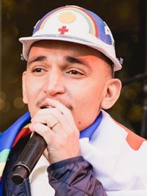 João Gomes indica voto no 2º turno das Eleições 2026 após ameaça de derrubada da versão da música 'Piloto' por Flora Matos; cantor cita nó na garganta, dor no peito e mundo doente por cobrança política: 'A favor da educação, da segurança, do SUS e da pesquisa'