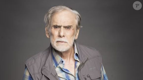 Na época, Francisco Cuoco já sofria com problemas de locomoção que se intensificaram nos anos seguintes