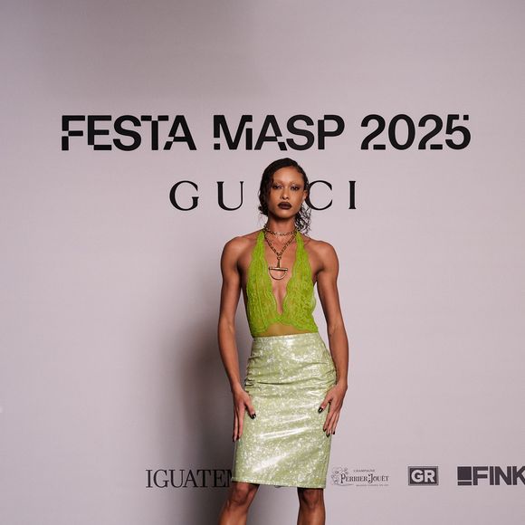 Verde com brilho foi a aposta de Samile Bermannelli para a noite de gala