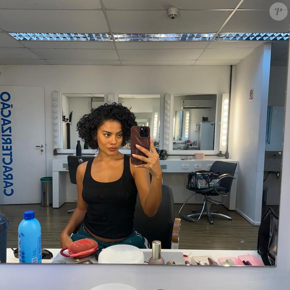 Maria de Fátima (Bella Campos) conta sobre aliança de Raquel e Celina para Odete Roitman