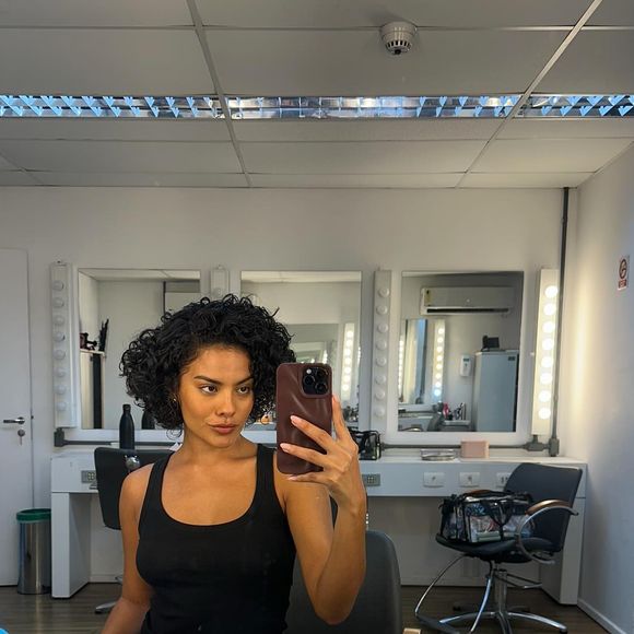 Maria de Fátima (Bella Campos) conta sobre aliança de Raquel e Celina para Odete Roitman