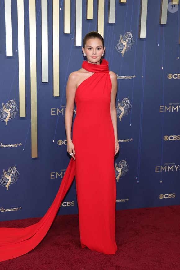 Selena Gomez e a mãe, Mandy Teefey, estão sendo processadas nos Estados Unidos por investidores que as acusam de fraude