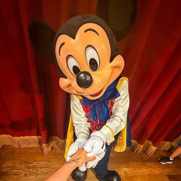 Bruna Biancardi mostrou fotos com os personagens da Disney.
