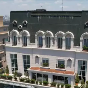 Apartamento com conexão direta ao  Shopping Cidade Jardim, um dos mais sofisticados de São Paulo, além de contar com uma unidade privativa do Hospital Albert Einstein dentro do condomínio, oferecendo comodidade e segurança dignas de celebridades e magnatas.