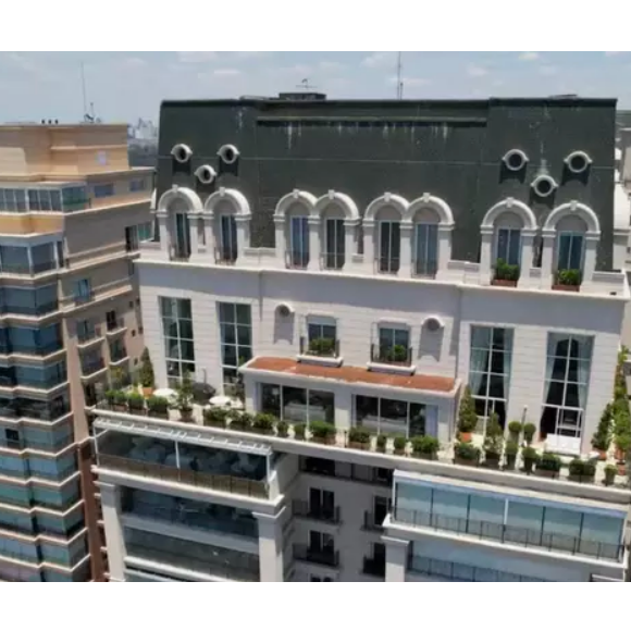 Apartamento com conexão direta ao  Shopping Cidade Jardim, um dos mais sofisticados de São Paulo, além de contar com uma unidade privativa do Hospital Albert Einstein dentro do condomínio, oferecendo comodidade e segurança dignas de celebridades e magnatas.