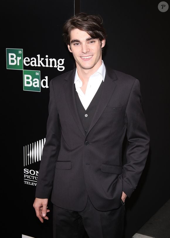 RJ Mitte precisou passar por uma seleção de mais de seis meses até conquistar o papel de Walt Jr. em 'Breaking Bad'. Segundo a People, o ator viajou para Albuquerque, no Novo México, para uma audição final com Vince Gilligan e outros produtores. Cerca de uma hora após o teste, recebeu a confirmação de que havia conseguido o personagem.