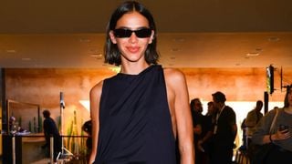 Nem marrom, nem branco: vestido preto domina 2026; descubra o jeito certo de usar modelos elegantes e frescos nesta temporada