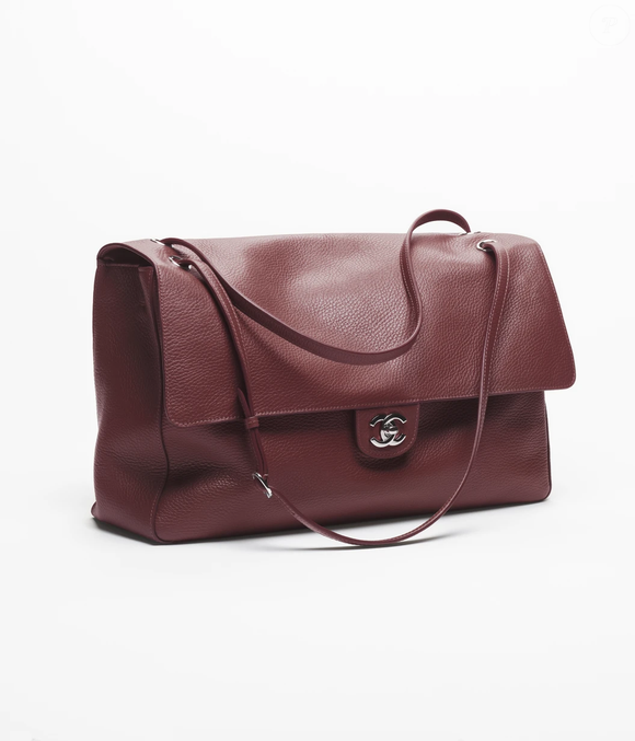 Apresentada no desfile Primavera Verão 2026, a bolsa Chanel de Sasha Meneghel virou desejo entre fãs de moda e itens de luxo