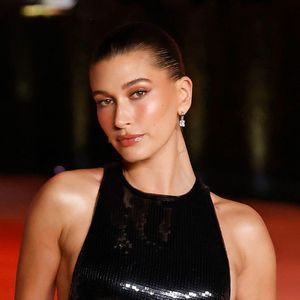 Dieta pescetariana de Hailey Bieber é composta por apenas peixe como proteína animal