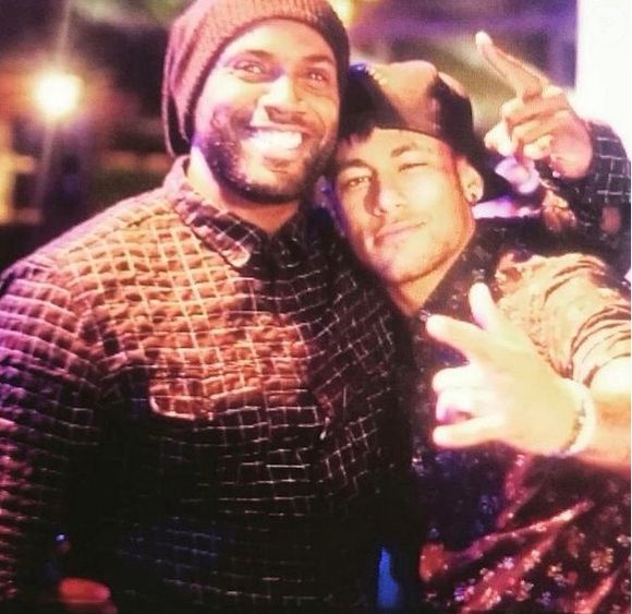 Neymar ganhou apoio de Rafael Zulu, mas web criticou o 'parça' do jogador: 'O problema que nesse caso Mickey virou Pateta faz tempo!'