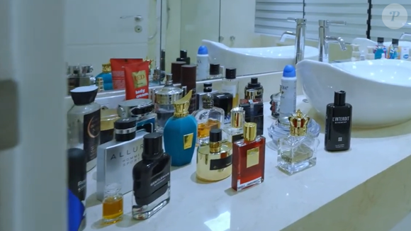 Em conversa com Pedro Scooby, Weverton contou que mantém parte de sua coleção de perfumes em casa e outra no centro de treinamento, reforçando que o hobby faz parte de sua rotina
