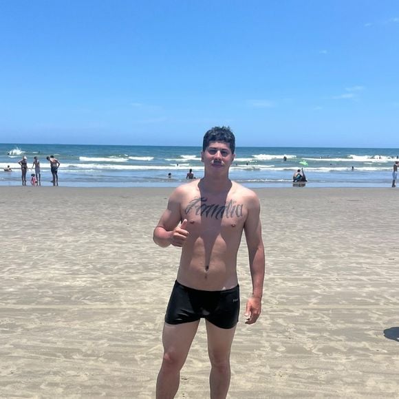 Produtor de conteúdo para a internet, Noé possui cerca de 17,7 mil seguidores no Instagram, publica vídeos de humor e afirma ter projetos ligados à música. O jovem ganhou ainda mais repercussão depois de se apresentar como namorado de Eva Michaelichen, mãe de Eliana