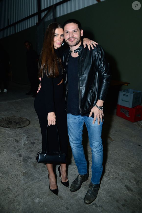 Vivendo uma relação longe dos holofotes, Deborah Secco fez uma aparição pública na companhia do novo namorado, o produtor musical Dudu Borges.