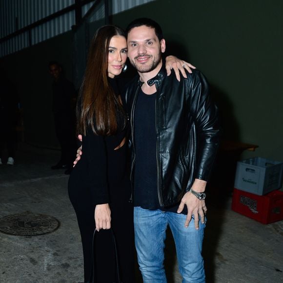 Vivendo uma relação longe dos holofotes, Deborah Secco fez uma aparição pública na companhia do novo namorado, o produtor musical Dudu Borges.