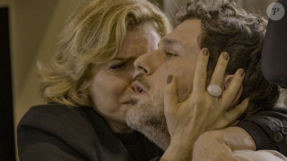 Odete Roitman (Debora Bloch) fica tensa com surto de Leonardo (Guilherme Magon) na novela Vale Tudo