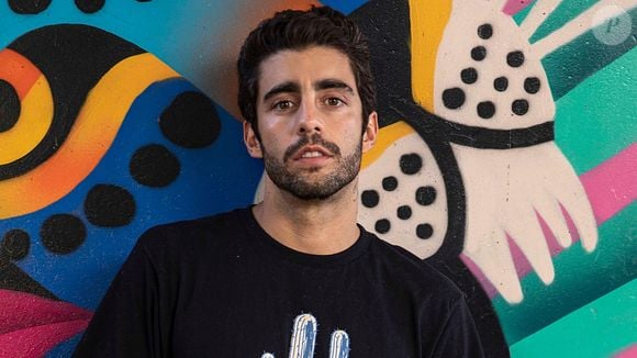 Pedro Scooby descobriu a existência de Mylena, irmã registrada por seu pai, Alexandre Cosme Vianna, morto em abril de 2024. A revelação veio à tona durante uma ação judicial