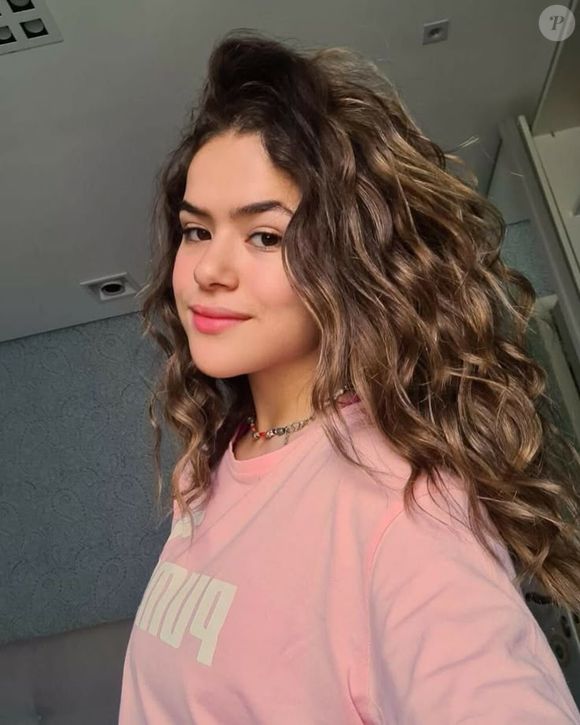 Maísa exibe cabelo ondulado após transição capilar. Atriz exibe cachos após finalização