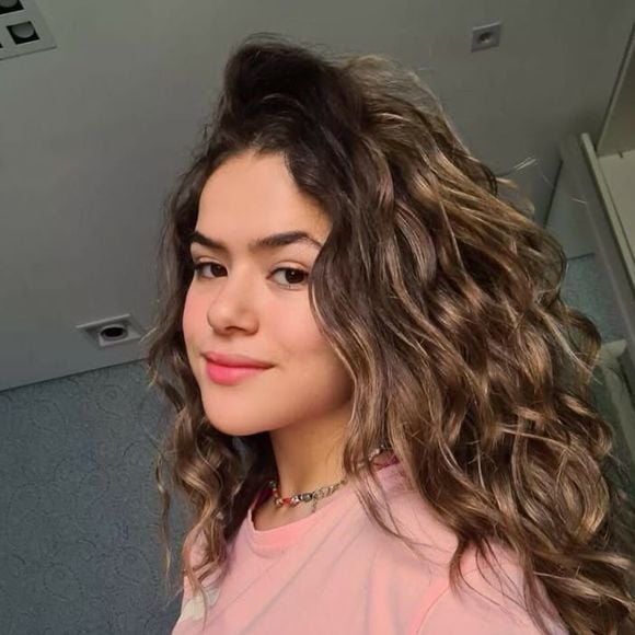 Maísa exibe cabelo ondulado após transição capilar. Atriz exibe cachos após finalização