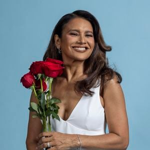 Dira Paes será Lígia, mãe da personagem de Sophie Charlotte, em Três Graças. Ela sofrerá uma doença e tomará remédios falsificados