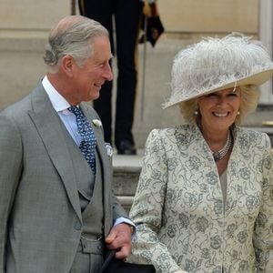 O Rei Charles III e a Rainha Camilla estão celebrando os seus 20 anos de casados - as famosas Bodas de Porcelana.