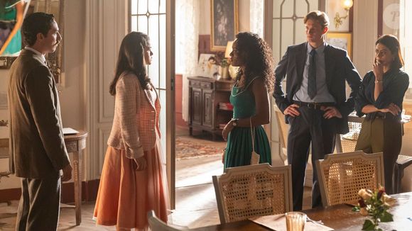 Bia (Maísa) conta para Beatriz (Duda Santos) que nunca transou com Beto (Pedro Novaes) durante o casamento no capítulo de 9 de junho em 'Garota do Momento'