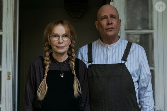 'Bem-Vindos à Vizinhança' é uma criação de Ryan Murphy e Ian Brennan, dupla já conhecida por projetos de psicológica e séries de true crime
