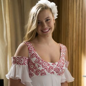 2014: bem mais loira, Alice Wegmann apareceu mais diferente em 'Boogie Oogie', na Globo