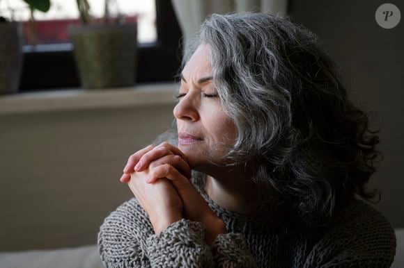 Quando o idoso lida com cada mudança física ou cognitiva como uma perda do seu valor, ele tende a sofrer com um efeito psicológico degradante