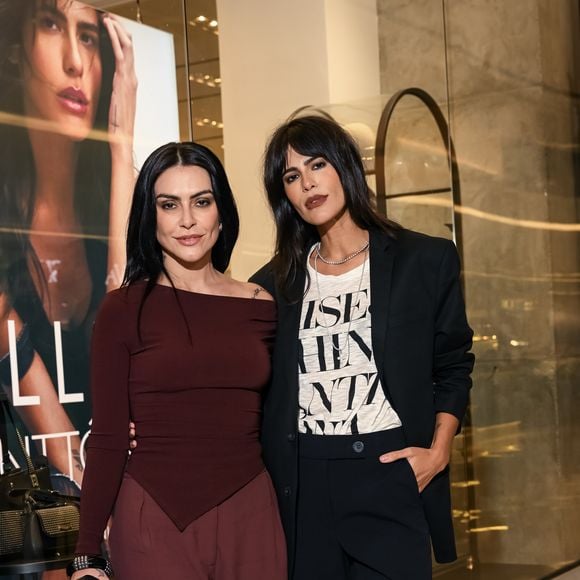 Além disso, o marrom apresenta uma ampla gama de tonalidades, desde o caramelo até o chocolate intenso. E foi essa diversidade que permitiu Cleo de fazer uma criação monocromática sofisticada