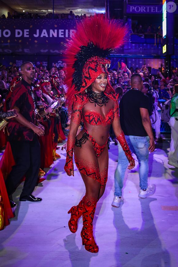 Iza está de volta à Marquês de Sapucaí como rainha de bateria da Imperatriz Leopoldinense