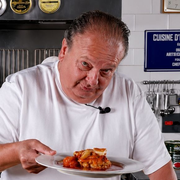Aprendi com Érick Jacquin uma receita francesa que leva frango, tomate e pimentão; é simples e faz qualquer prato ser digno de 'MasterChef'!