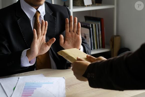 Ao concentrarmos nossa energia na primeira e aceitarmos a segunda, reduzimos a ansiedade e, consequentemente, aumentamos nossa felicidade.