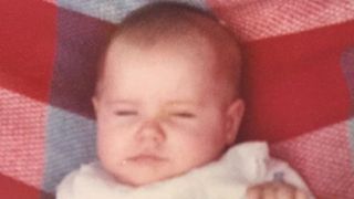 Há 35 anos, essa bebê bochechuda jamais imaginou que se tornaria vilã de novela da Globo. Reconhece?