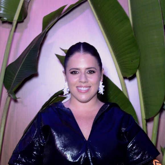 Looks para o The Town 2025: Tati Machado de all black, também de blusinha e saia