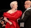 O look, sofisticado e impactante, remete diretamente ao figurino usado por Meryl Streep como a icônica editora da Runway na aguardada sequência de 'O Diabo Veste Prada 2'
