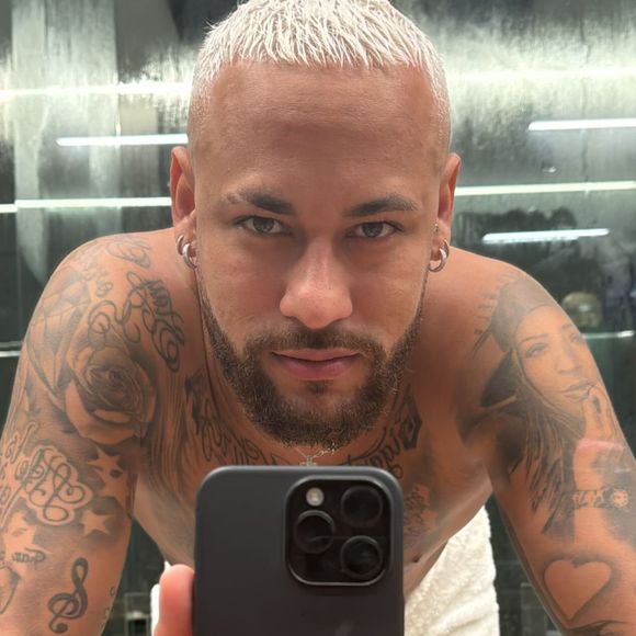 “É o mesmo que a gente fez uma colab com uma pessoa, mas o contrato acabou, a gente teve que tirar o perfume com o nome dessa pessoa de linha, mas a gente relançou ele”, disse.