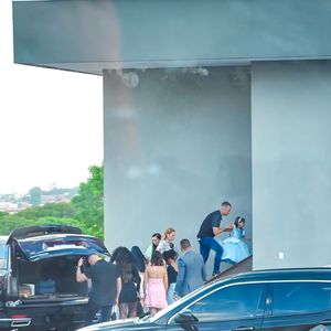 Família do craque presente: Mãe e irmão de Vini Jr. aparecem na festa e reacendem rumores de aproximação entre o jogador e Virginia Fonseca, segundo revista Quem