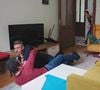 Em 'Força de Mulher', segunda-feira, 21 de abril, começa com briga de Sarp e Arif por sumiço de brinquedo de Doruk