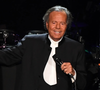 Julio Iglesias quebra o silêncio e nega abuso sexual contra funcionárias: 'Nunca vivenciei tanta maldade'