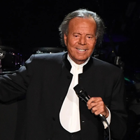 Julio Iglesias quebra o silêncio e nega abuso sexual contra funcionárias: 'Nunca vivenciei tanta maldade'