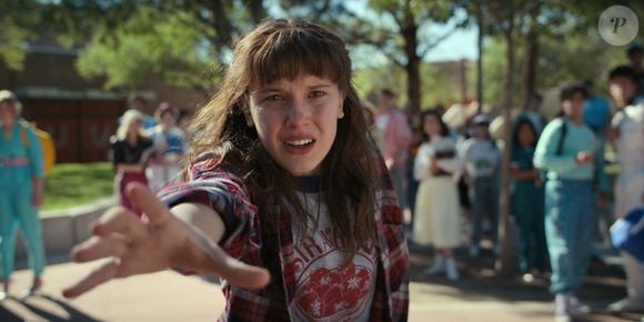 Millie Bobby Brown tinha 18 anos quando estrelou a quarta temporada, em 2022