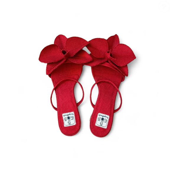 Inspirada pela natureza do Cerrado, Fernanda Toledo desenvolve calçados minimalistas com materiais naturais e produção artesanal