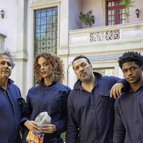 Júnior (Guthierry Sotero), Joaquim (Marcos Palmeira), Viviane (Gabriela Loran) e Misael (Belo): a turma de assaltantes da escultura em Três Graças