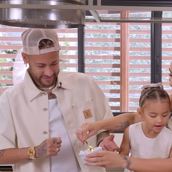 No quadro de Bruna Biancardi, Neymar compartilhou uma receita de família na época de Natal