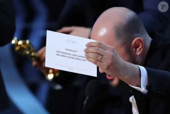 Um dos momentos mais constrangedores do Oscar foi em 2017, quando Warren Beatty abriu o envelope de Melhor Filme. A estrela não entendeu o que estava escrito, até que Faye Dunaway, ao seu lado, anunciou La La Land, mas o campeão foi Moonlight.