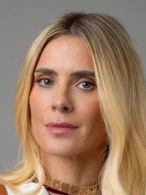 O segredo da beleza natural de Carolina Dieckmmann: aos 48 anos, atriz combina Hydrafacial, laser e estímulos de colágeno para manter a pele saudável; dermatologista explica: 'É muito mais interessante a gente preservar uma estrutura que ainda está boa'