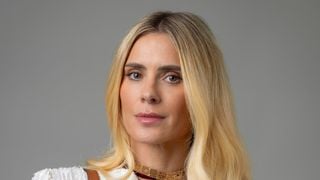 O segredo da beleza natural de Carolina Dieckmmann: aos 48 anos, atriz combina Hydrafacial, laser e estímulos de colágeno para manter a pele saudável; dermatologista explica: 'É muito mais interessante a gente preservar uma estrutura que ainda está boa'