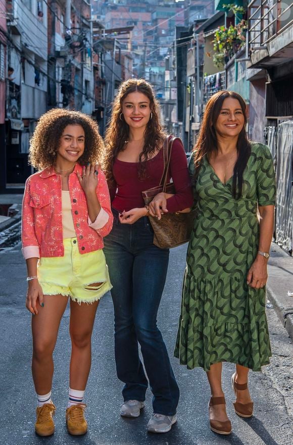 Joélly (Alana Cabral), Gerluce (Sophie Charlotte) e Lígia (Dira Paes) são as protagonistas da novela 'Três Graças', substitua de 'Vale Tudo'