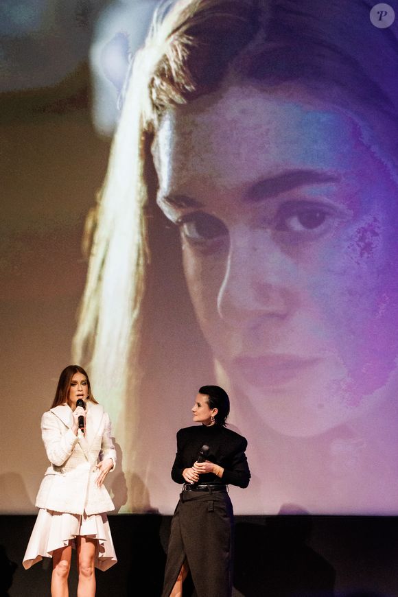 Na série, a atriz interpreta uma das personagens inspiradas em detentas da Penitenciária Feminina de Tremembé, local onde Suzane von Richthofen cumpriu parte de sua pena.